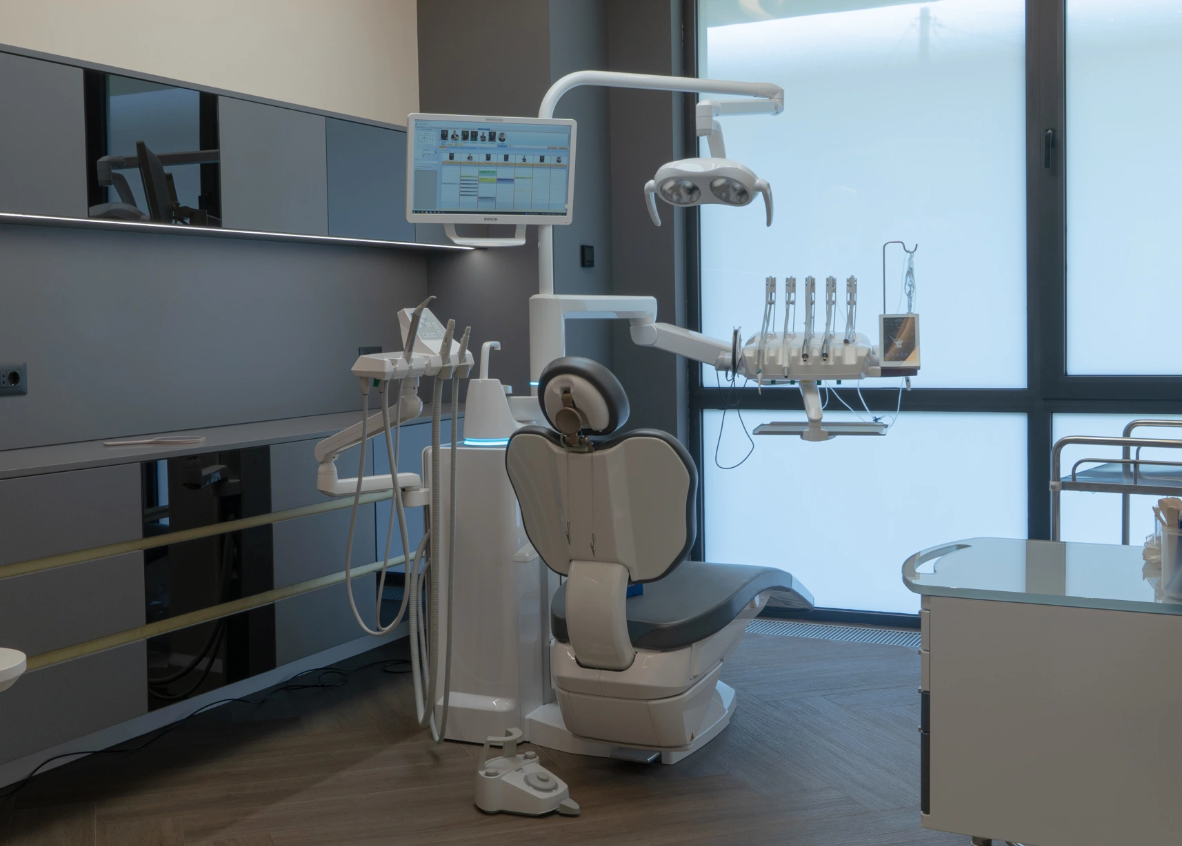 Advanced dental equipment at SmileArt